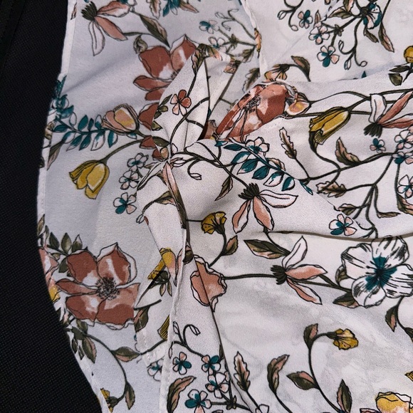 Western blouse, Size Medium, Flare sleeves and tie bottom - Picture 2 of 3